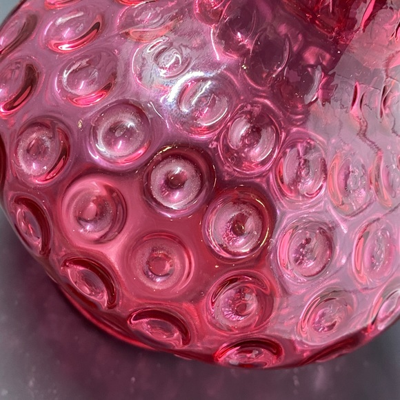 Vintage Fenton Cranberry Reverse Thumbprint Coin Dot Ruffled Rim Vase - Picture 5 of 5